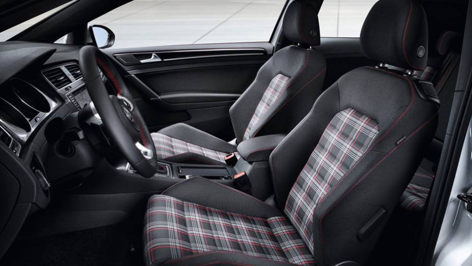 A vers&atilde;o de produ&ccedil;&atilde;o do GTI ser&aacute; feita em 2013. | <a href="https://preprod.quatrorodas.abril.com.br/saloes/paris/2012/golf-chega-setima-geracao-702391.shtml" rel="migration">Leia mais</a>