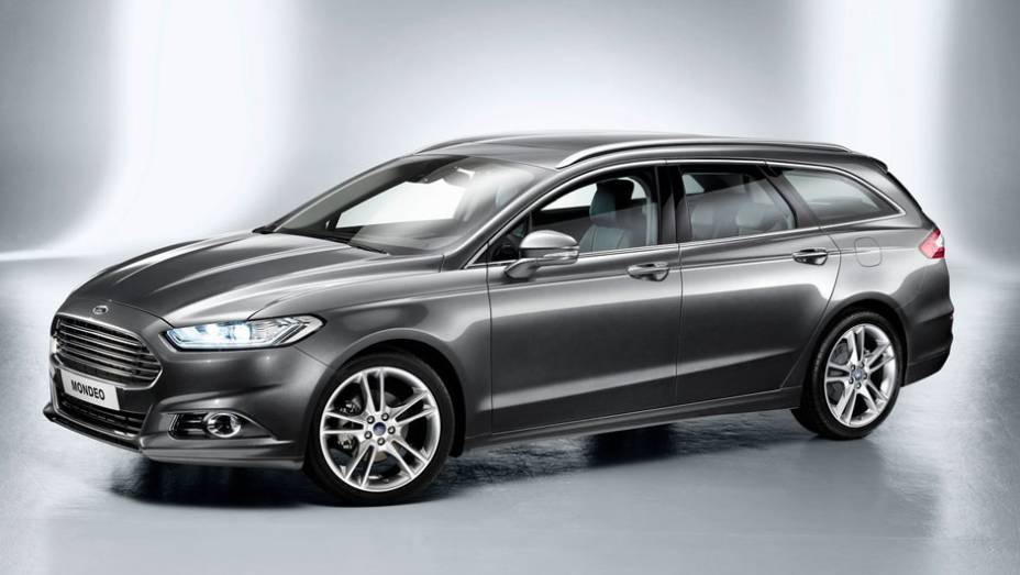 ... e uma versão wagon. | <a href="https://preprod.quatrorodas.abril.com.br/saloes/paris/2012/ford-mondeo-702566.shtml" rel="migration">Leia mais</a>