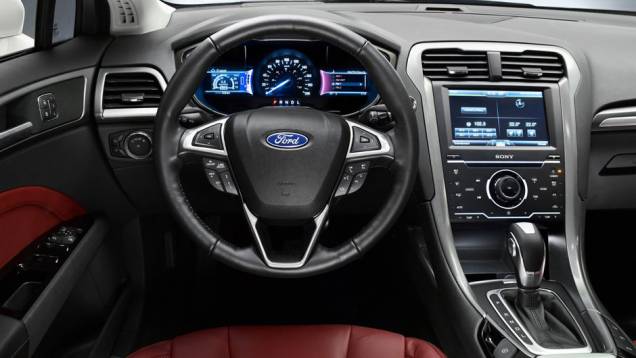 Alguns dos itens disponíveis no novo Mondeo na Europa são o sistema MyFord Touch e teto solar panorâmico. | <a href="%20https://preprod.quatrorodas.abril.com.br/saloes/paris/2012/ford-mondeo-702566.shtml" rel="migration">Leia mais</a> Alguns dos itens disponíveis no novo Mondeo na Europa são o sistema MyFord Touch e teto solar panorâmico. | <a href="%20https://preprod.quatrorodas.abril.com.br/saloes/paris/2012/ford-mondeo-702566.shtml" rel="migration">Leia mais</a>