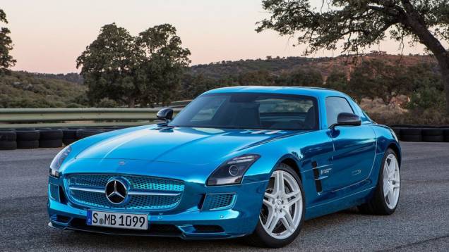 O carro é uma versão elétrica do SLS AMG | <a href="https://preprod.quatrorodas.abril.com.br/saloes/paris/2012/mercedes-benz-sls-electric-drive-703458.shtml" rel="migration">Leia mais</a> O carro é uma versão elétrica do SLS AMG | <a href="https://preprod.quatrorodas.abril.com.br/saloes/paris/2012/mercedes-benz-sls-electric-drive-703458.shtml" rel="migration">Leia mais</a>