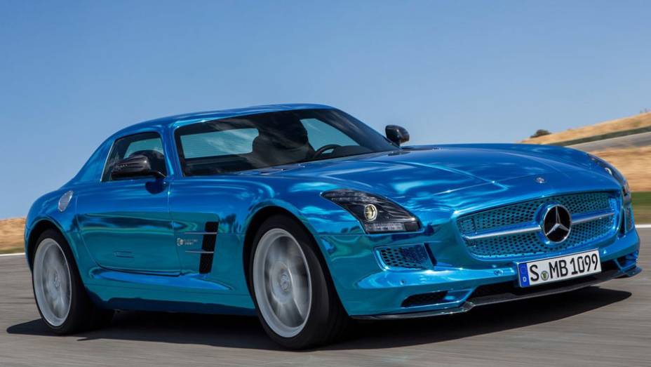 Combinados, os motores geram 740 cavalos de potência e 101,9 mkgf de torque | <a href="https://preprod.quatrorodas.abril.com.br/saloes/paris/2012/mercedes-benz-sls-electric-drive-703458.shtml" rel="migration">Leia mais</a>