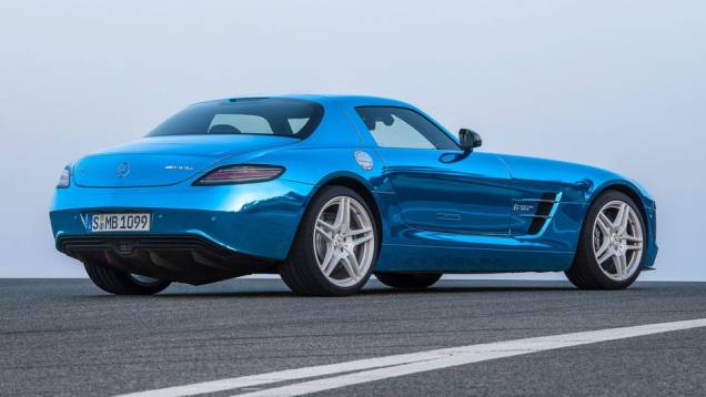 O rendimento elevado permite com que o modelo elétrico acelere aos 100 km/h em 3s9. | <a href="https://preprod.quatrorodas.abril.com.br/saloes/paris/2012/mercedes-benz-sls-electric-drive-703458.shtml" rel="migration">Leia mais</a> O rendimento elevado permite com que o modelo elétrico acelere aos 100 km/h em 3s9. | <a href="https://preprod.quatrorodas.abril.com.br/saloes/paris/2012/mercedes-benz-sls-electric-drive-703458.shtml" rel="migration">Leia mais</a>