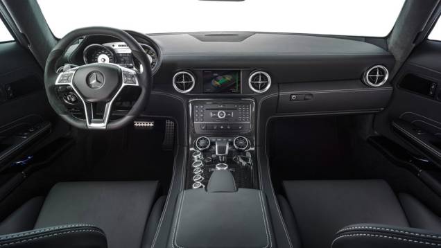 Sofisticação e diversidade de itens encontrados internamente | <a href="https://preprod.quatrorodas.abril.com.br/saloes/paris/2012/mercedes-benz-sls-electric-drive-703458.shtml" rel="migration">Leia mais</a> Sofisticação e diversidade de itens encontrados internamente | <a href="https://preprod.quatrorodas.abril.com.br/saloes/paris/2012/mercedes-benz-sls-electric-drive-703458.shtml" rel="migration">Leia mais</a>