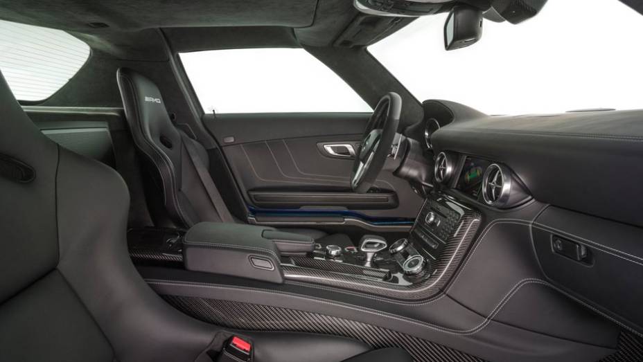A novidade chegará às concessionárias europeias em 2013 | <a href="https://preprod.quatrorodas.abril.com.br/saloes/paris/2012/mercedes-benz-sls-electric-drive-703458.shtml" rel="migration">Leia mais</a>