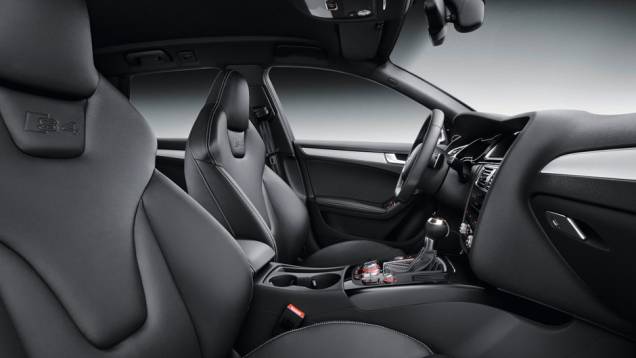 Fazem parte do conjunto airbags frontais, laterais e de cabeça | <a href="https://preprod.quatrorodas.abril.com.br/noticias/fabricantes/audi-traz-modelos-s4-ao-brasil-704081.shtml" rel="migration">Leia mais</a> Fazem parte do conjunto airbags frontais, laterais e de cabeça | <a href="https://preprod.quatrorodas.abril.com.br/noticias/fabricantes/audi-traz-modelos-s4-ao-brasil-704081.shtml" rel="migration">Leia mais</a>