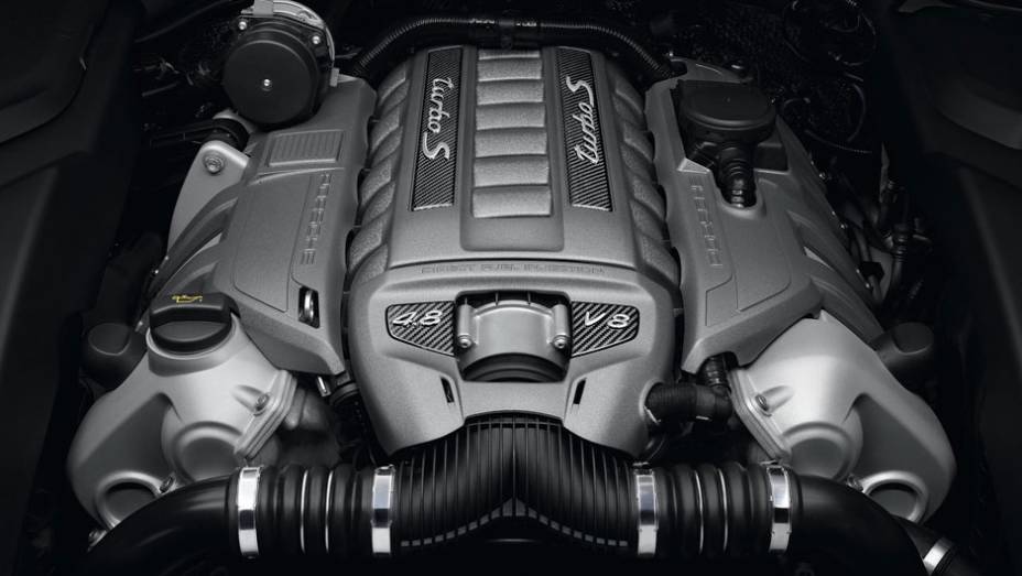 Motor V8 biturbo tem 542 cv de potência | <a href="https://preprod.quatrorodas.abril.com.br/saloes/los-angeles/2012/porsche-cayenne-turbo-s-724271.shtml" rel="migration">Leia mais</a>