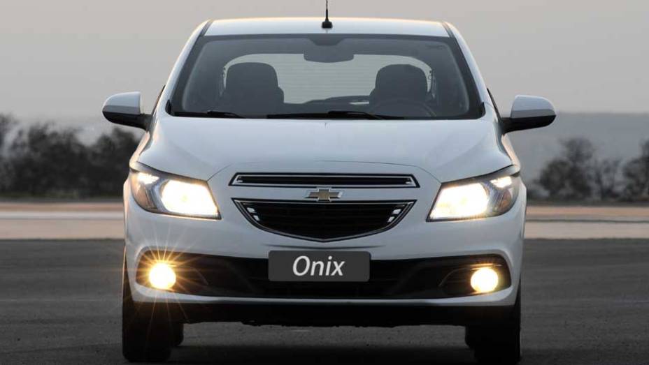 Desenvolvido totalmente no Brasil, o Onix incorpora as últimas tendências de estilo da Chevrolet mundial | <a href="%20https://preprod.quatrorodas.abril.com.br/salao-do-automovel/2012/carros/onix-708485.shtml" rel="migration">Leia mais</a>