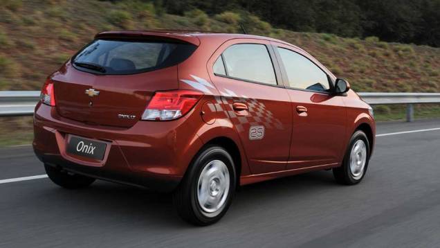 Olhando por este ângulo, o Onix lembra muito o Volkswagen Gol | <a href="https://preprod.quatrorodas.abril.com.br/salao-do-automovel/2012/carros/onix-708485.shtml" rel="migration">Leia mais</a> Olhando por este ângulo, o Onix lembra muito o Volkswagen Gol | <a href="https://preprod.quatrorodas.abril.com.br/salao-do-automovel/2012/carros/onix-708485.shtml" rel="migration">Leia mais</a>