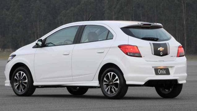 As faixas pretas deixaram o Onix com um visual mais esportivo | <a href="https://preprod.quatrorodas.abril.com.br/salao-do-automovel/2012/carros/onix-708485.shtml" rel="migration">Leia mais</a> As faixas pretas deixaram o Onix com um visual mais esportivo | <a href="https://preprod.quatrorodas.abril.com.br/salao-do-automovel/2012/carros/onix-708485.shtml" rel="migration">Leia mais</a>
