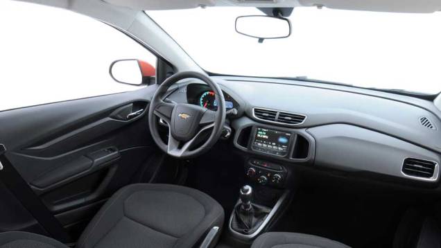 Porta-objetos estão espalhados por toda a cabine | <a href="https://preprod.quatrorodas.abril.com.br/salao-do-automovel/2012/carros/onix-708485.shtml" rel="migration">Leia mais</a> Porta-objetos estão espalhados por toda a cabine | <a href="https://preprod.quatrorodas.abril.com.br/salao-do-automovel/2012/carros/onix-708485.shtml" rel="migration">Leia mais</a>