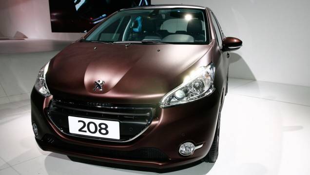 Sem revelar ainda os detalhes de motorização do 208, a marca francesa aproveitou o evento para mostrar também duas novas versões do 208: a Premier e o GTi | <a href="https://preprod.quatrorodas.abril.com.br/salao-do-automovel/2012/carros/208-709089.shtml" rel="migration">Leia mai</a> Sem revelar ainda os detalhes de motorização do 208, a marca francesa aproveitou o evento para mostrar também duas novas versões do 208: a Premier e o GTi | <a href="https://preprod.quatrorodas.abril.com.br/salao-do-automovel/2012/carros/208-709089.shtml" rel="migration">Leia mai</a>