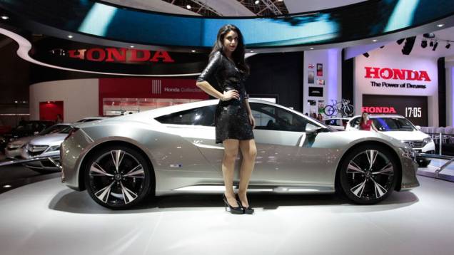 Lançado em 1990, chegou a sair de cena em 2005 | <a href="https://preprod.quatrorodas.abril.com.br/salao-do-automovel/2012/carros/nsx-710745.shtml" rel="migration">Leia mais</a> Lançado em 1990, chegou a sair de cena em 2005 | <a href="https://preprod.quatrorodas.abril.com.br/salao-do-automovel/2012/carros/nsx-710745.shtml" rel="migration">Leia mais</a>