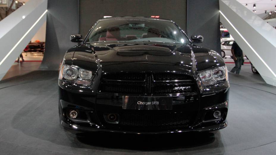 Charger &eacute; um dos concorrentes do Camaro <a href="https://preprod.quatrorodas.abril.com.br/salao-do-automovel/2012/carros/charger-srt8-super-bee-703995.shtml" rel="migration">Leia mais</a>
