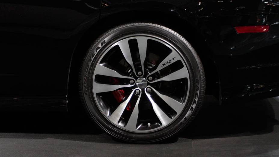 Modelo foi atra&ccedil;&atilde;o da Dodge em SP <a href="https://preprod.quatrorodas.abril.com.br/salao-do-automovel/2012/carros/charger-srt8-super-bee-703995.shtml" rel="migration">Leia mais</a>