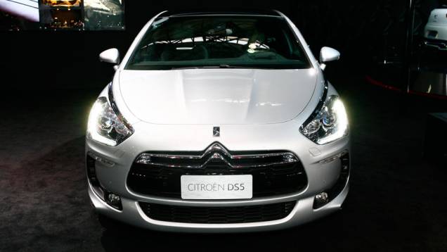 O modelo utilizacomo ponto de partida o sedã C5, mas seu visual é exclusivo | <a href="https://preprod.quatrorodas.abril.com.br/salao-do-automovel/2012/carros/ds5-703947.shtml" rel="migration">Leia mais</a> O modelo utilizacomo ponto de partida o sedã C5, mas seu visual é exclusivo | <a href="https://preprod.quatrorodas.abril.com.br/salao-do-automovel/2012/carros/ds5-703947.shtml" rel="migration">Leia mais</a>