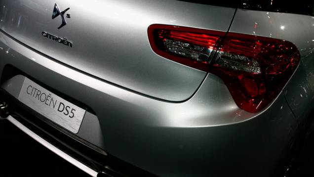 Na Europa, o DS5 tem duas opções de acerto do motor | <a href="https://preprod.quatrorodas.abril.com.br/salao-do-automovel/2012/carros/ds5-703947.shtml" rel="migration">Leia mais</a> Na Europa, o DS5 tem duas opções de acerto do motor | <a href="https://preprod.quatrorodas.abril.com.br/salao-do-automovel/2012/carros/ds5-703947.shtml" rel="migration">Leia mais</a>