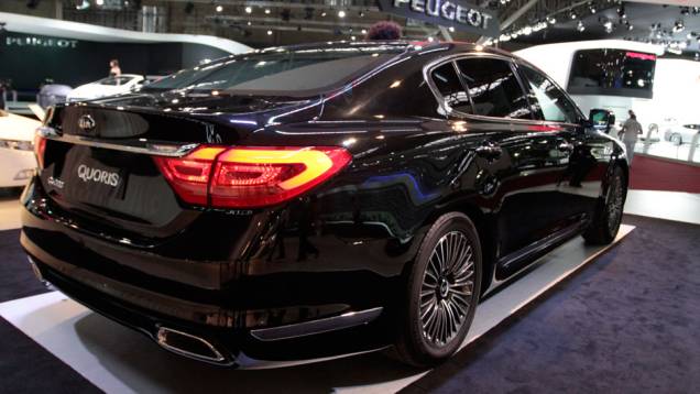 Terá um motor V6 3.8 de 290 cv e câmbio automático de oito marchas | <a href="https://preprod.quatrorodas.abril.com.br/salao-do-automovel/2012/carros/quoris-703976.shtml" rel="migration">Leia mais</a> Terá um motor V6 3.8 de 290 cv e câmbio automático de oito marchas | <a href="https://preprod.quatrorodas.abril.com.br/salao-do-automovel/2012/carros/quoris-703976.shtml" rel="migration">Leia mais</a>