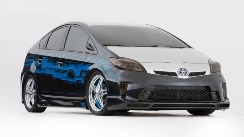 Sem altera&ccedil;&atilde;o no rendimento, o Prius est&aacute; presente no evento com nova pintura, rodas, pneus e suspens&atilde;o