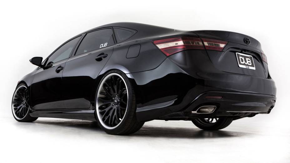 Vers&atilde;o DUB do Toyota Avalon