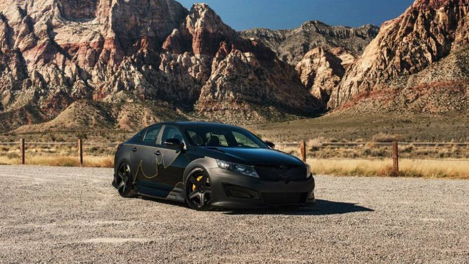 Batman, Batman! O mascarado ganhou um Optima SX que é a cara dele... | <a href="https://preprod.quatrorodas.abril.com.br/noticias/entretenimento/kia-mostra-cinco-carros-super-herois-713665.shtml" rel="migration">Leia mais</a>