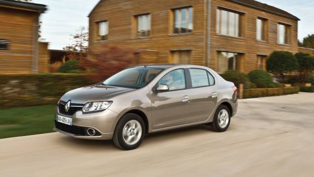 Em relação ao Logan, o novo Symbol ganhou a dianteira que caracteriza os modelos mais recentes da Renault | <a href="https://preprod.quatrorodas.abril.com.br/noticias/fabricantes/novo-renault-symbol-copia-logan-713806.shtml" rel="migration">Leia mais</a> Em relação ao Logan, o novo Symbol ganhou a dianteira que caracteriza os modelos mais recentes da Renault | <a href="https://preprod.quatrorodas.abril.com.br/noticias/fabricantes/novo-renault-symbol-copia-logan-713806.shtml" rel="migration">Leia mais</a>