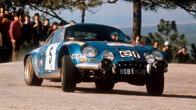 O mais famoso Alpine da história é o A110, figura carimbada em provas de rali mundo afora | <a href="https://preprod.quatrorodas.abril.com.br/noticias/fabricantes/renault-caterham-produzirao-nova-linha-alpine-714806.shtml" rel="migration">Leia mais</a> O mais famoso Alpine da história é o A110, figura carimbada em provas de rali mundo afora | <a href="https://preprod.quatrorodas.abril.com.br/noticias/fabricantes/renault-caterham-produzirao-nova-linha-alpine-714806.shtml" rel="migration">Leia mais</a>