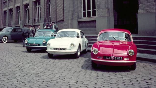 O carrinho foi inspirado no Renault 4CV e tinha motor de 30 cv de potência | <a href="https://preprod.quatrorodas.abril.com.br/noticias/fabricantes/renault-caterham-produzirao-nova-linha-alpine-714806.shtml" rel="migration">Leia mais</a> O carrinho foi inspirado no Renault 4CV e tinha motor de 30 cv de potência | <a href="https://preprod.quatrorodas.abril.com.br/noticias/fabricantes/renault-caterham-produzirao-nova-linha-alpine-714806.shtml" rel="migration">Leia mais</a>