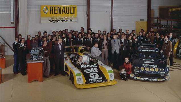 Retomando o espírito pela competição, mostramos o Alpine A442 (esquerda), um protótipo feito sob medida para as 24 Horas de Le Mans | <a href="%20https://preprod.quatrorodas.abril.com.br/noticias/fabricantes/renault-caterham-produzirao-nova-linha-alpine-714806.shtml" rel="migration"></a> Retomando o espírito pela competição, mostramos o Alpine A442 (esquerda), um protótipo feito sob medida para as 24 Horas de Le Mans | <a href="%20https://preprod.quatrorodas.abril.com.br/noticias/fabricantes/renault-caterham-produzirao-nova-linha-alpine-714806.shtml" rel="migration"></a>
