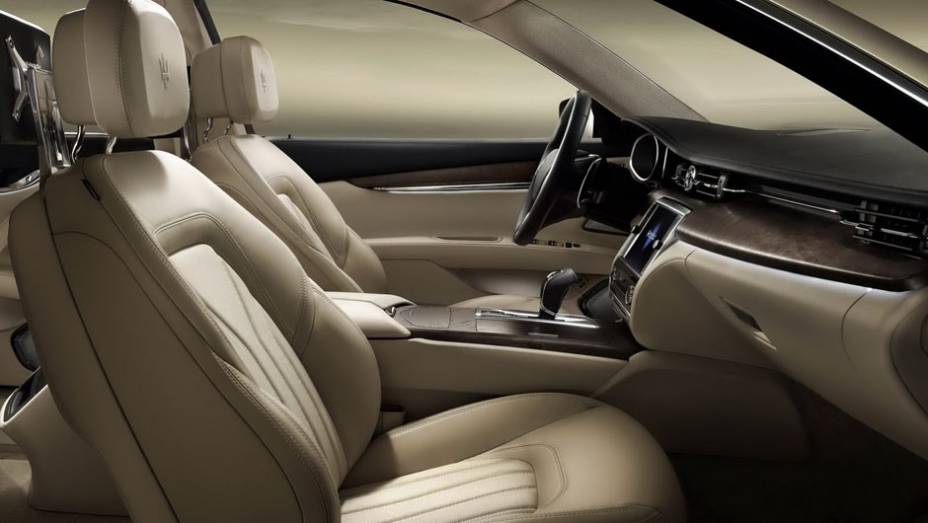 Maserati revela as primeiras imagens e informações do Quattroporte | <a href="https://preprod.quatrorodas.abril.com.br/noticias/mercado/maserati-revela-novo-quattroporte-715235.shtml" rel="migration">Leia mais</a> Maserati revela as primeiras imagens e informações do Quattroporte | <a href="https://preprod.quatrorodas.abril.com.br/noticias/mercado/maserati-revela-novo-quattroporte-715235.shtml" rel="migration">Leia mais</a>