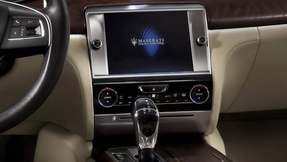 Maserati revela as primeiras imagens e informações do Quattroporte | <a href="https://preprod.quatrorodas.abril.com.br/noticias/mercado/maserati-revela-novo-quattroporte-715235.shtml" rel="migration">Leia mais</a> Maserati revela as primeiras imagens e informações do Quattroporte | <a href="https://preprod.quatrorodas.abril.com.br/noticias/mercado/maserati-revela-novo-quattroporte-715235.shtml" rel="migration">Leia mais</a>