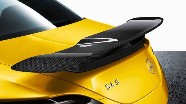 Modelo é equipado com motor 6.3 litros V8 que gera 60 cavalos a mais que a tradicional SLS AMG | <a href="https://preprod.quatrorodas.abril.com.br/noticias/fabricantes/mercedes-revela-preco-sls-amg-black-series-735042.shtml" rel="migration">Leia mais</a> Modelo é equipado com motor 6.3 litros V8 que gera 60 cavalos a mais que a tradicional SLS AMG | <a href="https://preprod.quatrorodas.abril.com.br/noticias/fabricantes/mercedes-revela-preco-sls-amg-black-series-735042.shtml" rel="migration">Leia mais</a>