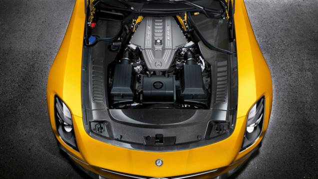 Potência gerada é de 631 cv | <a href="https://preprod.quatrorodas.abril.com.br/noticias/fabricantes/mercedes-revela-preco-sls-amg-black-series-735042.shtml" rel="migration">Leia mais</a> Potência gerada é de 631 cv | <a href="https://preprod.quatrorodas.abril.com.br/noticias/fabricantes/mercedes-revela-preco-sls-amg-black-series-735042.shtml" rel="migration">Leia mais</a>