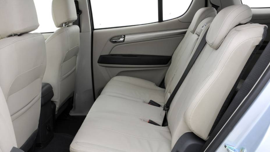 N&atilde;o falta espa&ccedil;o para os passageiros do banco de tr&aacute;s... | <a href="https://preprod.quatrorodas.abril.com.br/carros/lancamentos/chevrolet-trailblazer-718248.shtml" target="_blank" rel="migration">Leia mais</a>