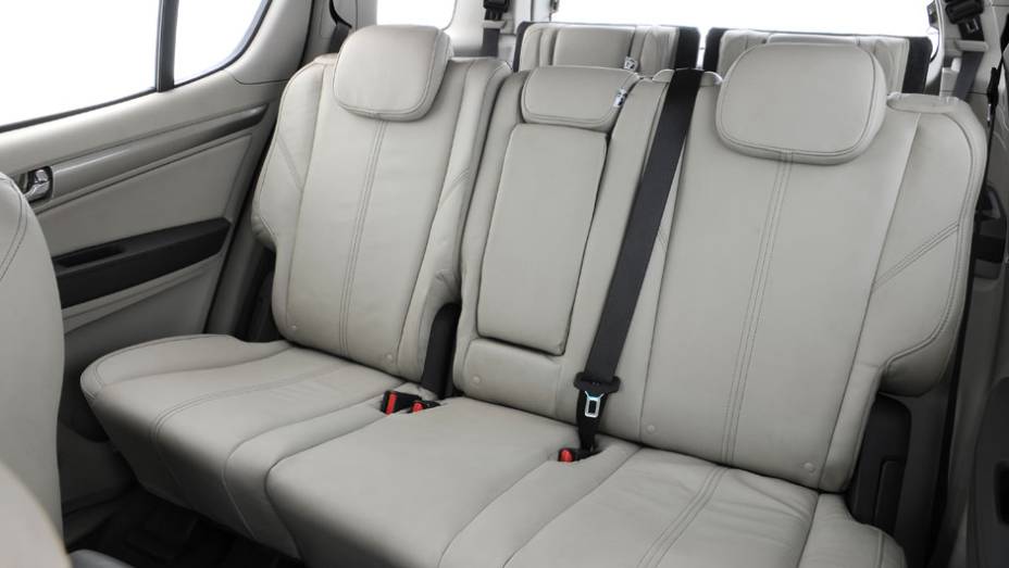 As duas fileiras da parte traseira ficam em posi&ccedil;&atilde;o mais elevada do que os bancos dianteiros, proporcionando uma melhor visibilidade | <a href="https://preprod.quatrorodas.abril.com.br/carros/lancamentos/chevrolet-trailblazer-718248.shtml" target="_blank" rel="migration">Leia mai</a>