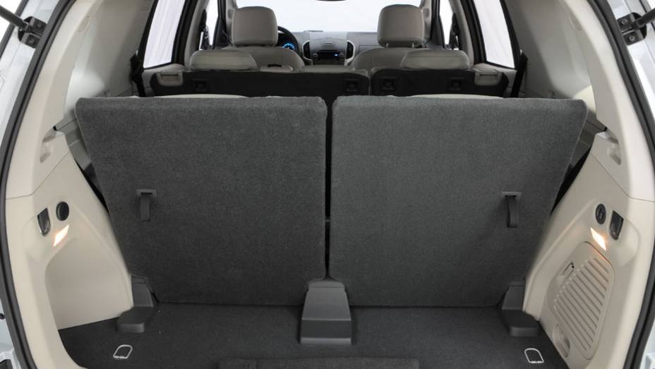 Est&aacute; vendo as tiras atr&aacute;s dos bancos? Basta pux&aacute;-las para os bancos se rebaterem rapidamente | <a href="https://preprod.quatrorodas.abril.com.br/carros/lancamentos/chevrolet-trailblazer-718248.shtml" target="_blank" rel="migration">Leia mais</a>