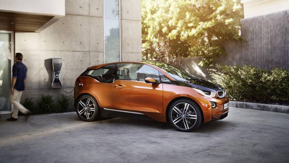 O modelo tem pequenas diferenças visuais em relação ao i3... | <a href="https://preprod.quatrorodas.abril.com.br/saloes/los-angeles/2012/bmw-i3-coupe-concept-724055.shtml" rel="migration">Leia mais</a>