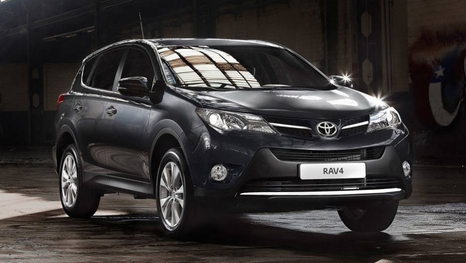 A Toyota divulgou as primeiras imagens oficiais da nova geração do RAV4 | <a href="https://preprod.quatrorodas.abril.com.br/saloes/los-angeles/2012/toyota-rav4-2013-724532.shtml" rel="migration">Leia mais</a>