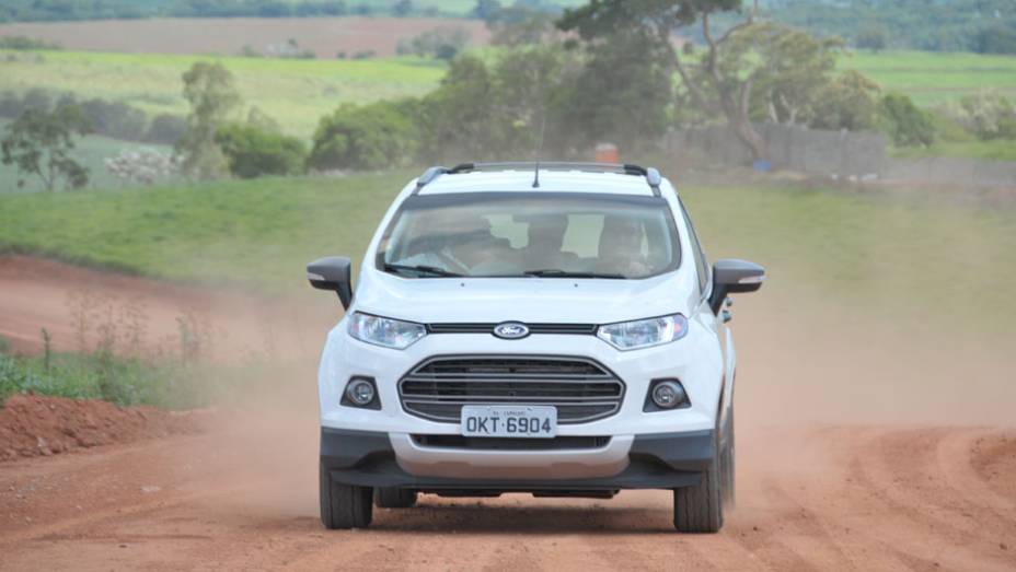 Modelo com tra&ccedil;&atilde;o integral &eacute; baseado na vers&atilde;o Freestyle | <a href="https://preprod.quatrorodas.abril.com.br/noticias/mercado/ford-lanca-ecosport-4wd-porwershift-725244.shtml" rel="migration">Leia mais</a>