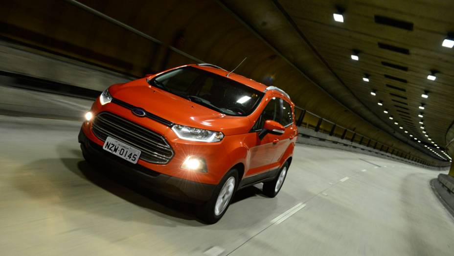 Câmbio de dupla embreagem de seis marchas ofereceu boas retomadas durante o test drive | <a href="https://preprod.quatrorodas.abril.com.br/noticias/mercado/ford-lanca-ecosport-4wd-porwershift-725244.shtml" rel="migration">Leia mais</a>