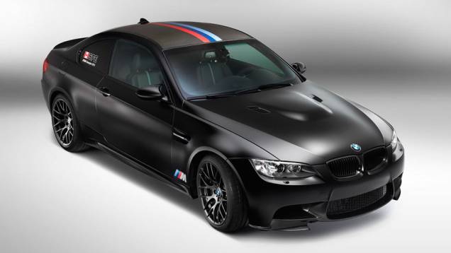 A BMW resolveu criar uma série especial da M3 em homenagem ao título conquistado na DTM, a categoria de turismo alemão, na temporada 2012 | <a href="%20https://preprod.quatrorodas.abril.com.br/noticias/fabricantes/bmw-lanca-m3-dtm-champion-edition-725389.shtml" rel="migration">Leia</a> A BMW resolveu criar uma série especial da M3 em homenagem ao título conquistado na DTM, a categoria de turismo alemão, na temporada 2012 | <a href="%20https://preprod.quatrorodas.abril.com.br/noticias/fabricantes/bmw-lanca-m3-dtm-champion-edition-725389.shtml" rel="migration">Leia</a>