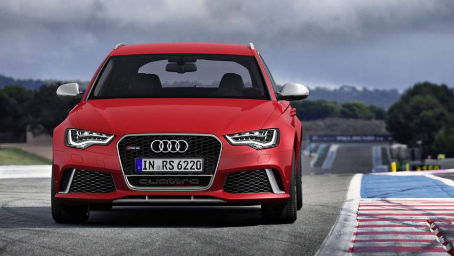 J&aacute; viu uma perua com cara de poucos amigos? Prazer, Audi RS6 Avant | <a href="https://preprod.quatrorodas.abril.com.br/saloes/detroit/2013/audi-rs6-avant-730408.shtml" rel="migration">Leia mais</a>