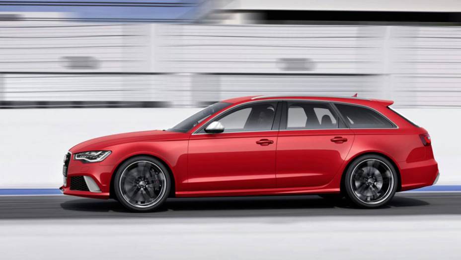 As saias laterais deixaram a RS6 Avant ainda mais próxima do chão | <a href="https://preprod.quatrorodas.abril.com.br/saloes/detroit/2013/audi-rs6-avant-730408.shtml" rel="migration">Leia mais</a>