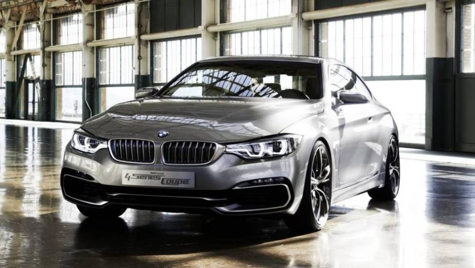 Quanto ao design, a frente da Série 4 concept conta com uma grande entrada de ar, faróis e luzes diurnas de LED | <a href="https://preprod.quatrorodas.abril.com.br/saloes/detroit/2013/bmw-serie-4-coupe-concept-730364.shtml" rel="migration">Leia mais</a>