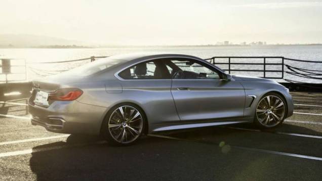 Na traseira, o para-choque, com acabamento em alumínio, tem dois canos de escape nas extremidades | <a href="https://preprod.quatrorodas.abril.com.br/saloes/detroit/2013/bmw-serie-4-coupe-concept-730364.shtml" rel="migration">Leia mais</a> Na traseira, o para-choque, com acabamento em alumínio, tem dois canos de escape nas extremidades | <a href="https://preprod.quatrorodas.abril.com.br/saloes/detroit/2013/bmw-serie-4-coupe-concept-730364.shtml" rel="migration">Leia mais</a>