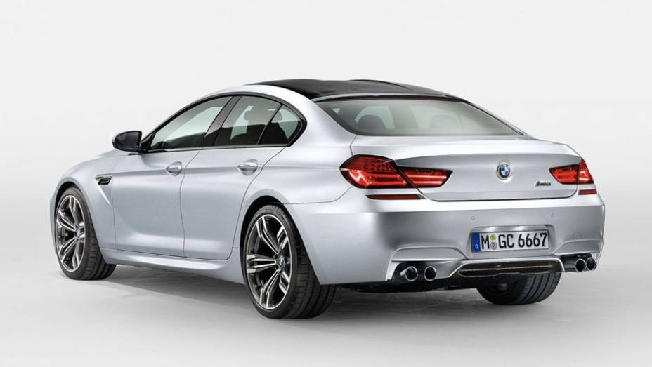 A roupagem esportiva caiu bem no cupê de quatro portas | <a href="https://preprod.quatrorodas.abril.com.br/saloes/detroit/2013/bmw-m6-gran-coupe-730380.shtml" rel="migration">Leia mais</a>