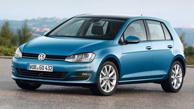 Chegando à sétima geração, o VW Golf continua tendo adeptos em todo o planeta. | <a href="https://preprod.quatrorodas.abril.com.br/noticias/mercado/definidos-finalistas-carro-ano-2013-europa-728106.shtml" rel="migration">Leia mais</a> Chegando à sétima geração, o VW Golf continua tendo adeptos em todo o planeta. | <a href="https://preprod.quatrorodas.abril.com.br/noticias/mercado/definidos-finalistas-carro-ano-2013-europa-728106.shtml" rel="migration">Leia mais</a>