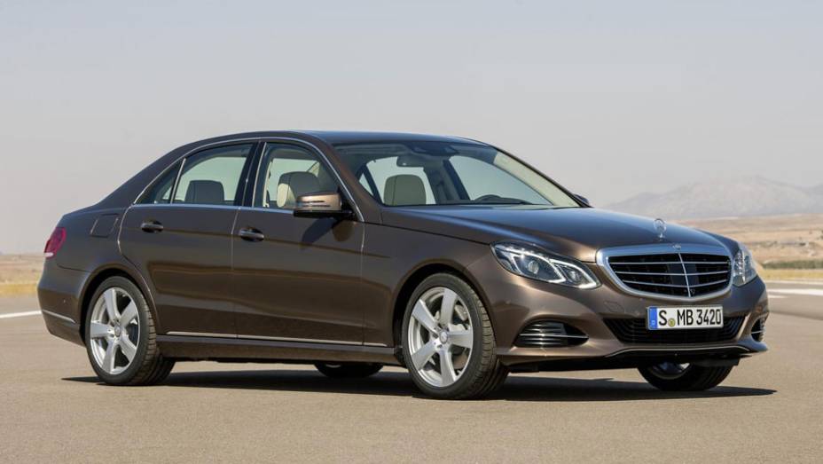 Gostava dos faróis ovais duplos? Agora eles fazem parte do passado da linha Classe E | <a href="https://preprod.quatrorodas.abril.com.br/saloes/detroit/2013/mercedes-benz-classe-sedan-avant-730383.shtml" rel="migration">Leia mais</a>