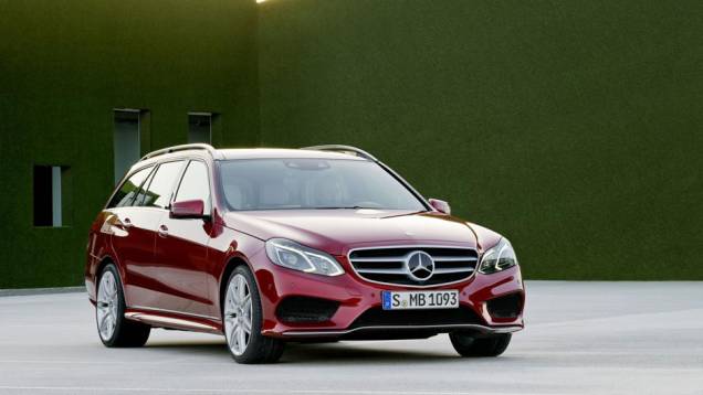 A versão perua deve ser lançada simultaneamente ao sedã com as mesmas mudanças estéticas | <a href="https://preprod.quatrorodas.abril.com.br/saloes/detroit/2013/mercedes-benz-classe-sedan-avant-730383.shtml" rel="migration">Leia mais</a> A versão perua deve ser lançada simultaneamente ao sedã com as mesmas mudanças estéticas | <a href="https://preprod.quatrorodas.abril.com.br/saloes/detroit/2013/mercedes-benz-classe-sedan-avant-730383.shtml" rel="migration">Leia mais</a>