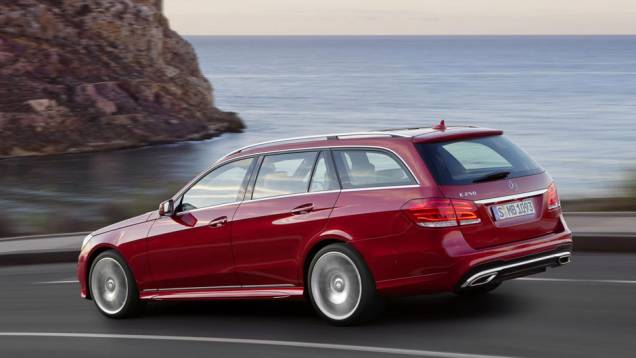 Assim como o sedã, pouca coisa mudou na traseira da perua | <a href="https://preprod.quatrorodas.abril.com.br/saloes/detroit/2013/mercedes-benz-classe-sedan-avant-730383.shtml" rel="migration">Leia mais</a> Assim como o sedã, pouca coisa mudou na traseira da perua | <a href="https://preprod.quatrorodas.abril.com.br/saloes/detroit/2013/mercedes-benz-classe-sedan-avant-730383.shtml" rel="migration">Leia mais</a>