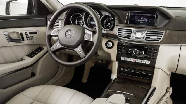 Requintado, o interior praticamente não sofreu modificações | <a href="https://preprod.quatrorodas.abril.com.br/saloes/detroit/2013/mercedes-benz-classe-sedan-avant-730383.shtml" rel="migration">Leia mais</a> Requintado, o interior praticamente não sofreu modificações | <a href="https://preprod.quatrorodas.abril.com.br/saloes/detroit/2013/mercedes-benz-classe-sedan-avant-730383.shtml" rel="migration">Leia mais</a>